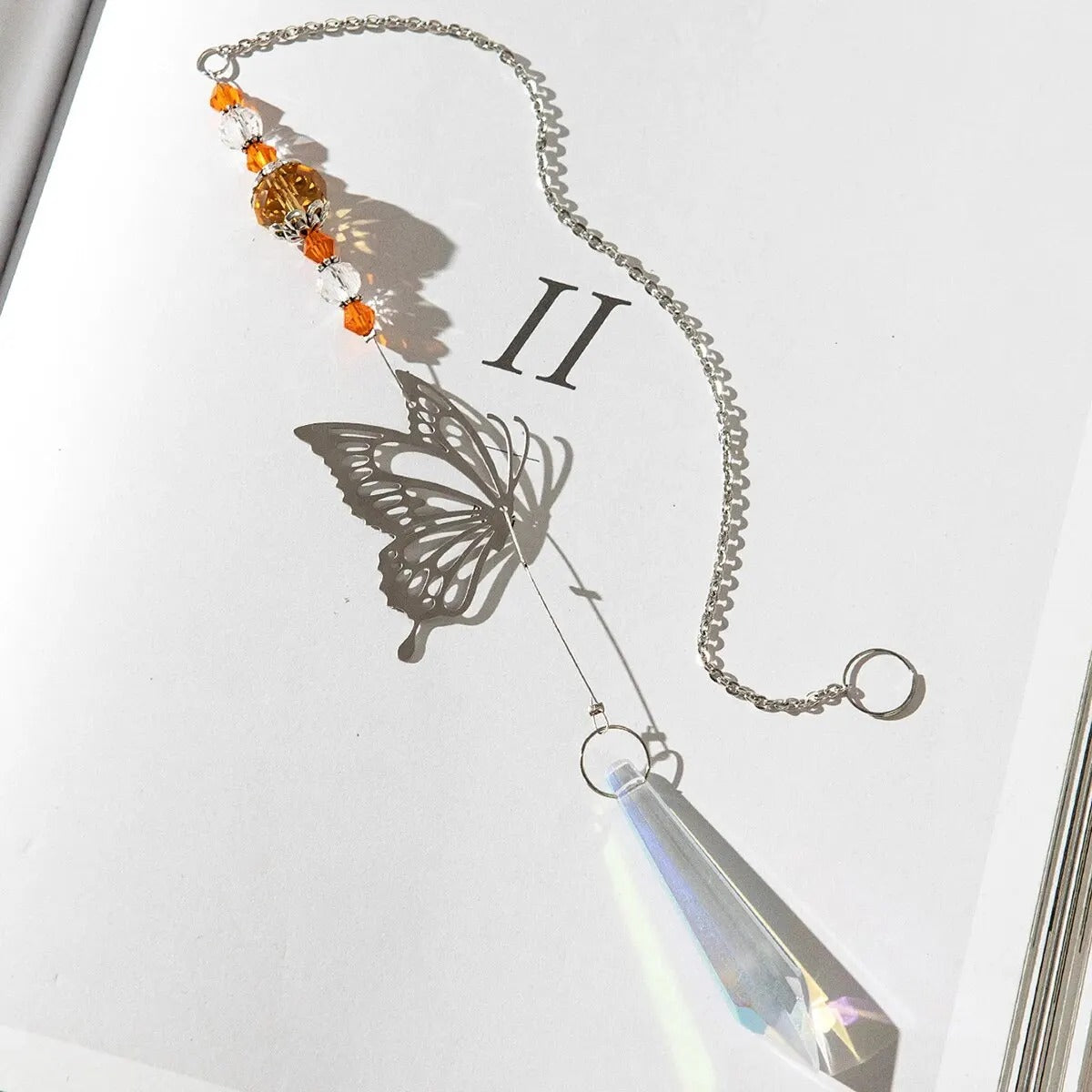 1 Piece Coloured Crystal Suncatcher Animal Butterfly Prism Ball Pendant Rainbow Maker Family Room Wedding Party Decoration